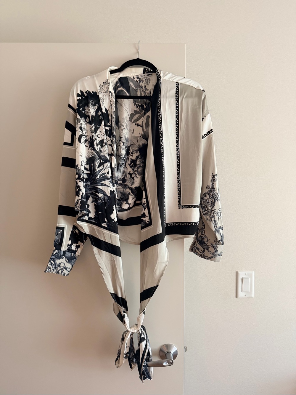 Black & White Tie-Front Satin-effect Floral Print Women's top
